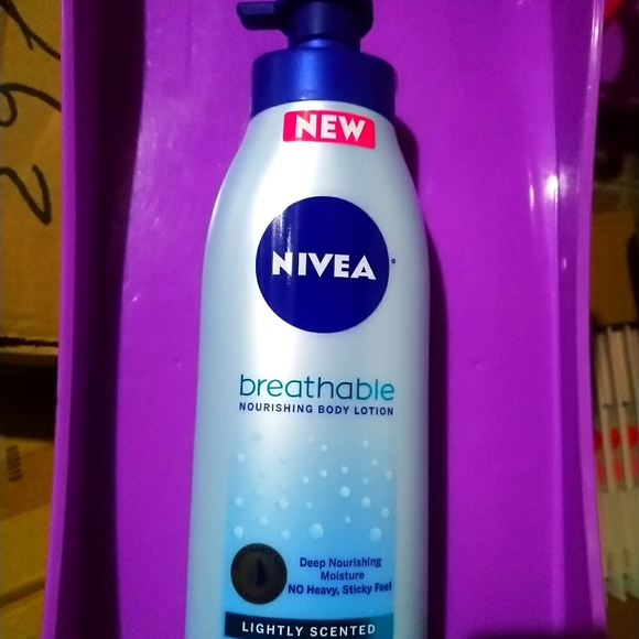 Nivea Breathable Body Lotion - Picture 1 of 2